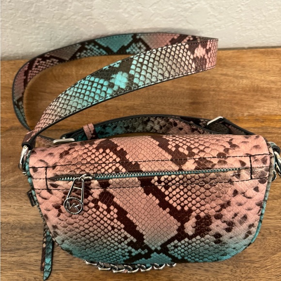 Michael Kors Slater Leather Ocean Blue Multi Snake Print Sling Pack MSGR Bag NWT - Picture 6 of 11